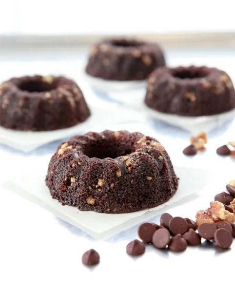 Cape Fear Dark Chocolate Rum Cake (16 oz)